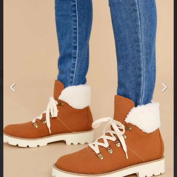 NIB Cognac Sherling trim lug lace up boot - Picture 3 of 12